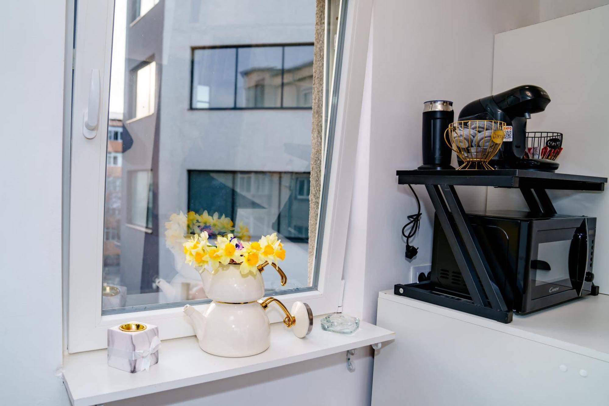 Studio Lounge Apartment ไกรโอวา ภายนอก รูปภาพ